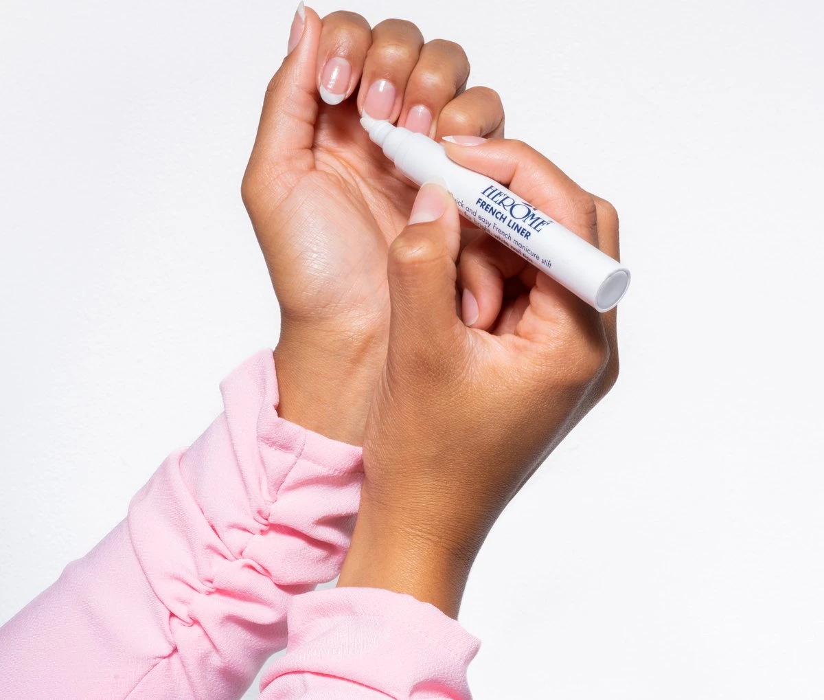 Herome French Liner - Manicurestift - Creëer Witte Nagelranden In Een Handomdraai - 5ml. 6 Herome French Liner - Manicurestift - Creëer Witte Nagelranden In Een Handomdraai - 5ml. - Afbeelding 6