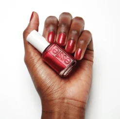 Essie Winter Collection Nagellak – 667 Knotty Or Nice - Rode Glitter Nagellak -Cosmeticawinkel 1200x1190 7