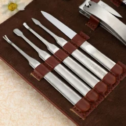 Fritzline© Professionele Manicureset 10-delig | RVS | Leren Etui | Nagelknipper | Nagelschaar | Nageltang 16 Fritzline© Professionele Manicureset 10-delig | RVS | Leren Etui | Nagelknipper | Nagelschaar | Nageltang -Cosmeticawinkel 1200x1200 1093