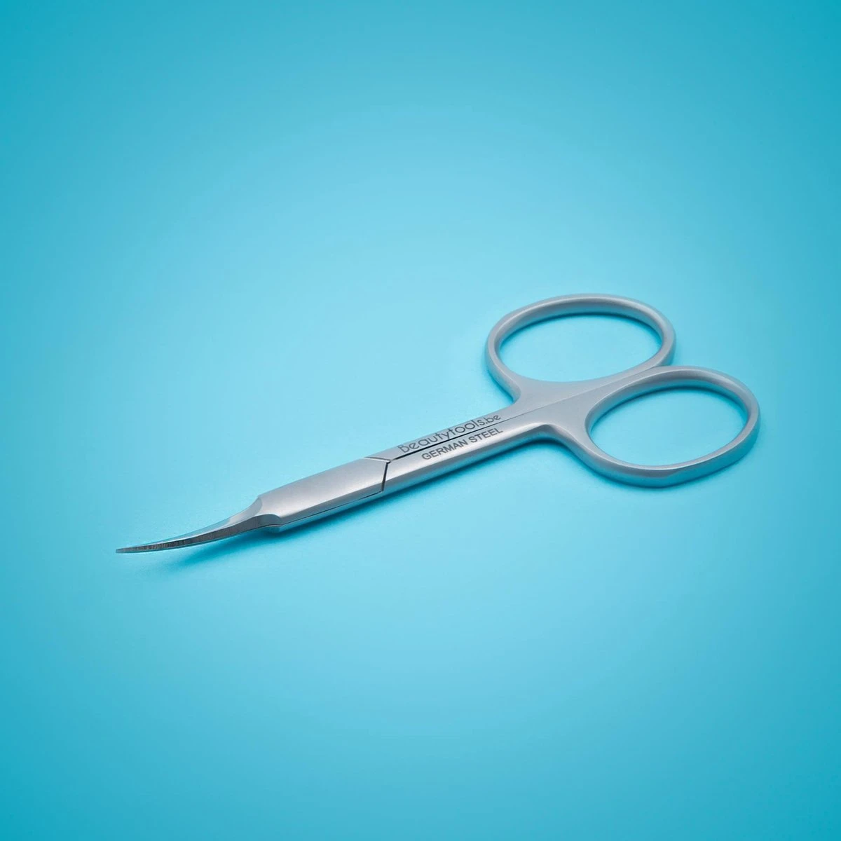 BeautyTools Professionele Nagelriem Knipper - Schaar Voor Nagelriemen En Nagelvellen - Pedicure / Manicure Schaar - Fijn Gebogen Snijvlak - INOX (9.5 Cm) (NS-2120) 1 BeautyTools Professionele Nagelriem Knipper - Schaar Voor Nagelriemen En Nagelvellen - Pedicure / Manicure Schaar - Fijn Gebogen Snijvlak - INOX (9.5 Cm) (NS-2120)