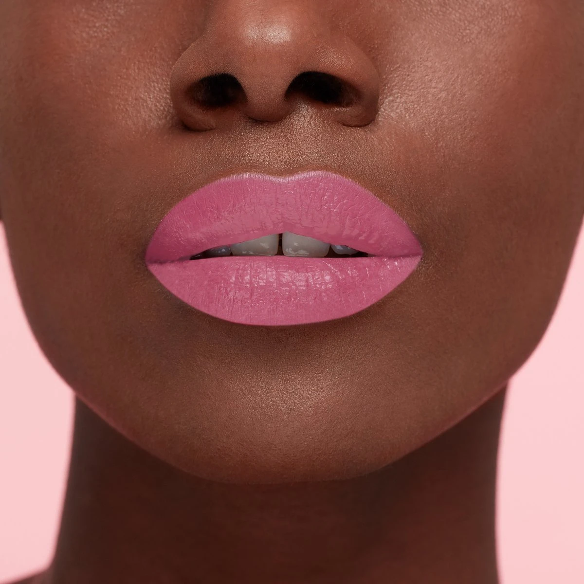 L'Oréal Paris Les Macarons Langhoudende Matte Lipstick - 818 Dose Of Rose – Roze – 6,7 Ml 4 L'Oréal Paris Les Macarons Langhoudende Matte Lipstick - 818 Dose Of Rose – Roze – 6,7 Ml - Afbeelding 4