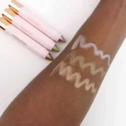 Makeup Revolution - Soft Glamour - Shimmer Shadow Stick Set - Oogschaduw Pencils - Soft Pink, Champagne Bronze Gold & Soft Green -Cosmeticawinkel 1200x1200 628