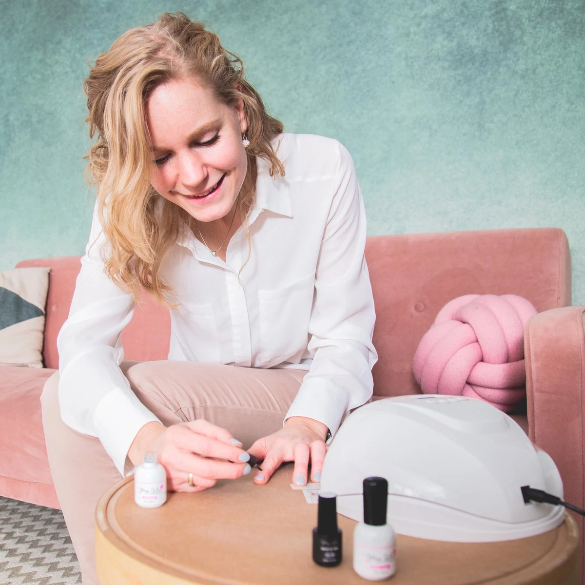 Miss Jules - 6-Delige Gellak Starterspakket - Nagellak - Kleur Rood, Wit, Creme & Glitter - Glanzend & Dekkend Resultaat 6 Miss Jules - 6-Delige Gellak Starterspakket - Nagellak - Kleur Rood, Wit, Creme & Glitter - Glanzend & Dekkend Resultaat - Afbeelding 6