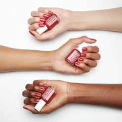 Essie Winter Collection Nagellak – 667 Knotty Or Nice - Rode Glitter Nagellak -Cosmeticawinkel 1200x1200 782