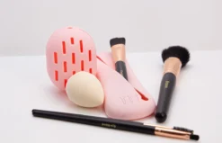 Siliconen Make Up Spons En Kwasten Houder - Roze - Make Up Tools - Make Up Organizer - Make-up Spons Houder - Make-up Kwasten Houder - Stof- En Waterbestendig - Make Up Tools Reizen - Reis Tools