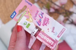 Labello Caring Lip Oil Clear Glow - 5.5 Ml 14 Labello Caring Lip Oil Clear Glow - 5.5 Ml -Cosmeticawinkel 1200x799 3