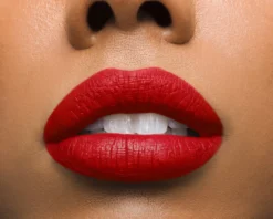 Maybelline Vivid Matte Liquid - 35 Rebel Red - Rood - Lippenstift -Cosmeticawinkel 1200x960 1