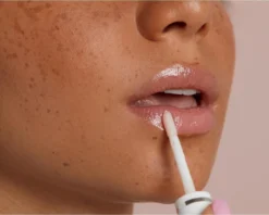 Labello Caring Lip Oil Clear Glow - 5.5 Ml 12 Labello Caring Lip Oil Clear Glow - 5.5 Ml -Cosmeticawinkel 1200x962