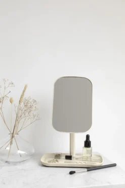 Brabantia ReNew Make-up Spiegel - Met Accessoireschaal - Soft Beige -Cosmeticawinkel 800x1200 15