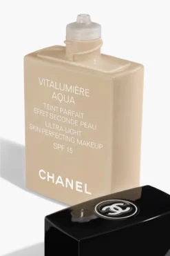 Chanel Vitalumiere Aqua Foundation - 30 Beige - SPF15 - 30 Ml -Cosmeticawinkel 800x1200 2