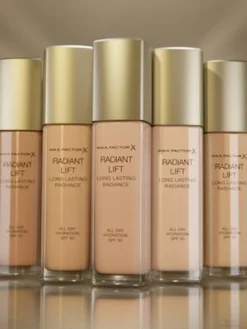 Max Factor - Radiant Lift Foundation - 050 Natural 19 Max Factor - Radiant Lift Foundation - 050 Natural -Cosmeticawinkel 900x1200 2