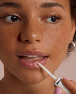 Labello Caring Lip Oil Clear Glow - 5.5 Ml 11 Labello Caring Lip Oil Clear Glow - 5.5 Ml -Cosmeticawinkel 962x1200 1